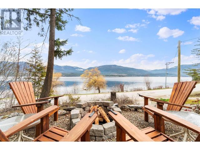 3624 Eagle Bay Road, House detached with 2 bedrooms, 1 bathrooms and 1 parking in Columbia Shuswap C BC | Image 2
