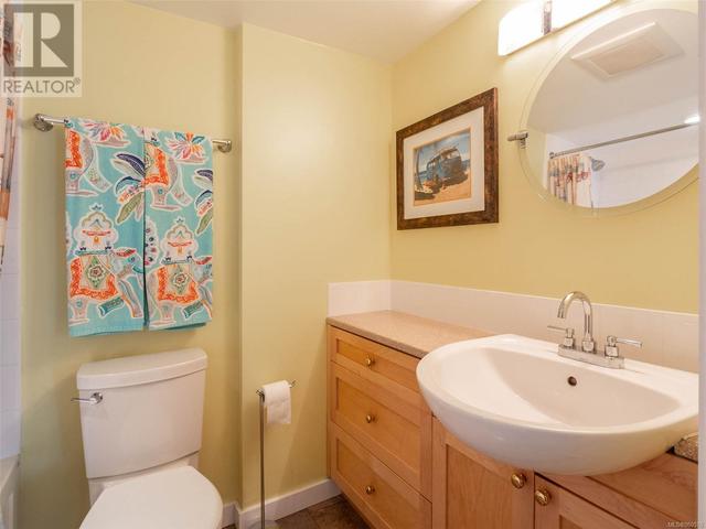 201 - 620 Toronto St, Condo with 2 bedrooms, 1 bathrooms and 1 parking in Victoria BC | Image 13