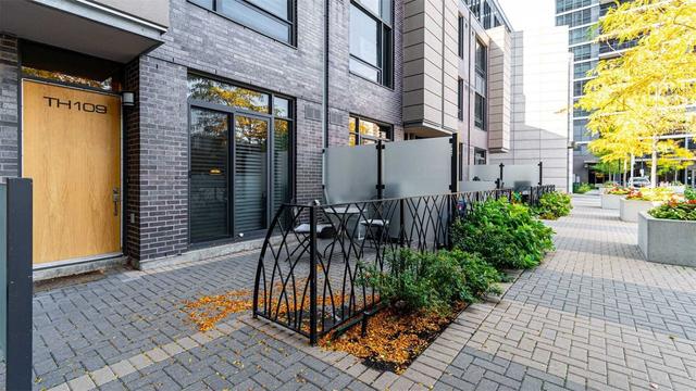th109 - 5 Valhalla Inn Rd, Townhouse with 3 bedrooms, 3 bathrooms and 2 parking in Toronto ON | Image 1
