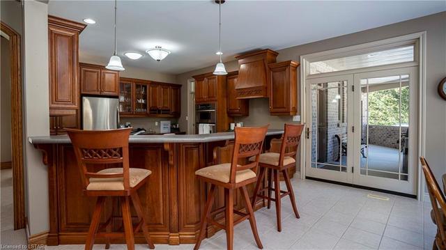 2092 Clarence Street, House detached with 4 bedrooms, 3 bathrooms and null parking in Sarnia ON | Image 3