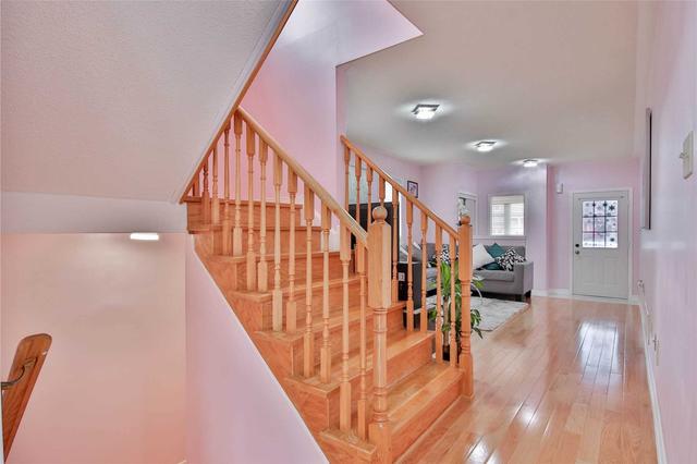 71 Starhill Cres, House semidetached with 3 bedrooms, 4 bathrooms and 4 parking in Brampton ON | Image 6