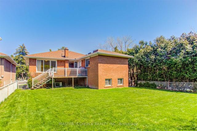 25 Sutcliffe Dr, House detached with 6 bedrooms, 3 bathrooms and 6 parking in Toronto ON | Image 2