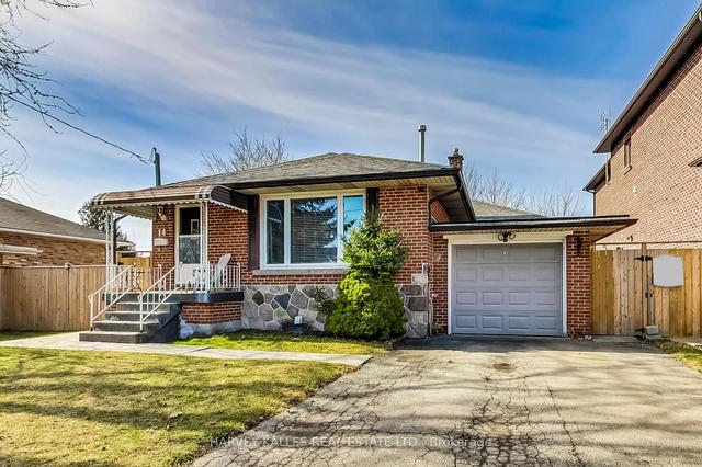 14 Almington St, House detached with 3 bedrooms, 3 bathrooms and 5 parking in Toronto ON | Image 12