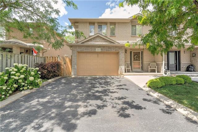 1251 Stephenson Drive, House attached with 3 bedrooms, 2 bathrooms and 2 parking in Burlington ON | Image 3