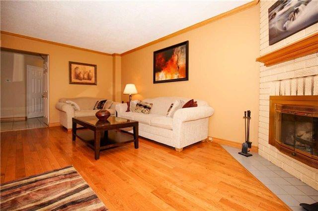 104 Trewartha Cres, House detached with 4 bedrooms, 2 bathrooms and 4 parking in Brampton ON | Image 4