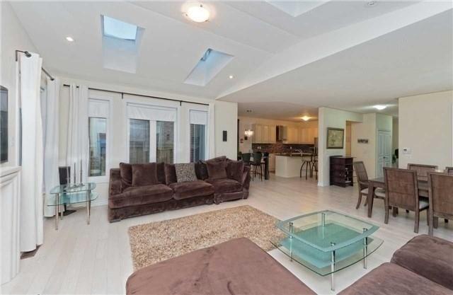 21 Military Crt, House detached with 4 bedrooms, 5 bathrooms and 4 parking in Richmond Hill ON | Image 2