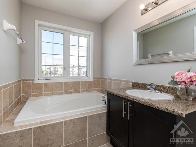 401 Dusk Private, Townhouse with 3 bedrooms, 3 bathrooms and 3 parking in Ottawa ON | Image 19