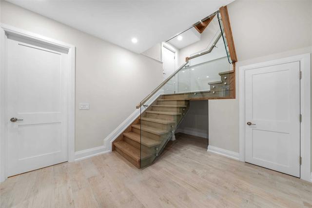 2284 Lawrence Ave W, House detached with 4 bedrooms, 5 bathrooms and 2 parking in Toronto ON | Image 27