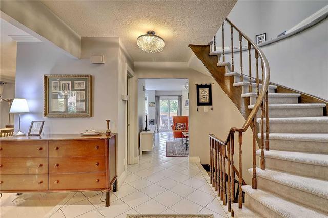 103 Mcmorran Cres, House detached with 4 bedrooms, 4 bathrooms and 2 parking in Vaughan ON | Image 2