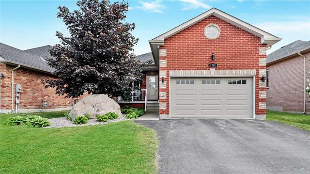 1292 Gina St, House detached with 2 bedrooms, 3 bathrooms and 5.5 parking in Innisfil ON | Image 33