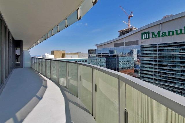 2109 - 197 Yonge St, Condo with 3 bedrooms, 2 bathrooms and 1 parking in Toronto ON | Image 17