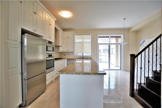 46 Heriot Pl, House attached with 3 bedrooms, 4 bathrooms and 2 parking in Vaughan ON | Image 4