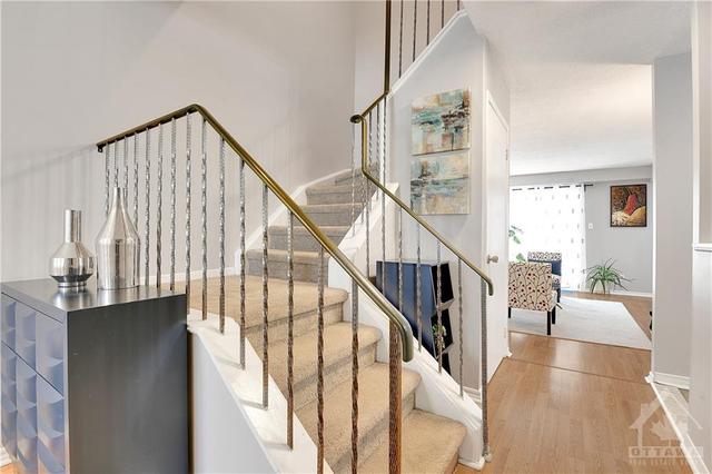 2106 Orient Park Drive, Townhouse with 4 bedrooms, 2 bathrooms and 2 parking in Ottawa ON | Image 4