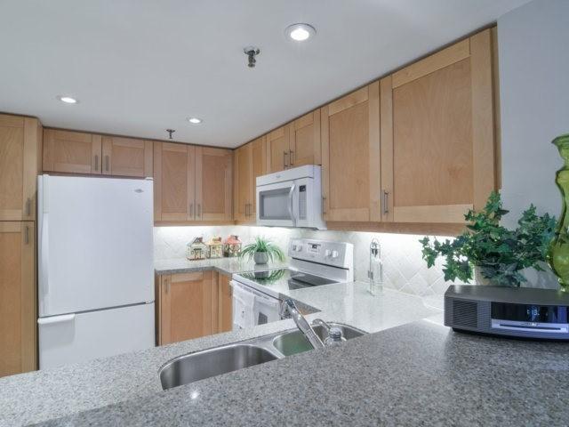 101 - 325 Webb Dr, Condo with 2 bedrooms, 2 bathrooms and 1 parking in Mississauga ON | Image 9