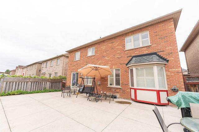 12 Maverick Cres, House detached with 4 bedrooms, 6 bathrooms and 6 parking in Brampton ON | Image 35