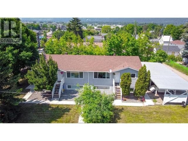 351 5 Street Se, Home with 0 bedrooms, 0 bathrooms and 4 parking in Salmon Arm BC | Image 2