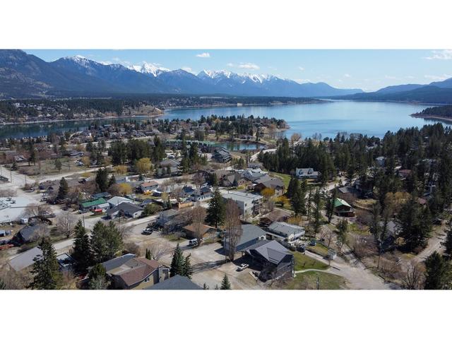 809 14th Street, House detached with 2 bedrooms, 2 bathrooms and null parking in Invermere BC | Image 6