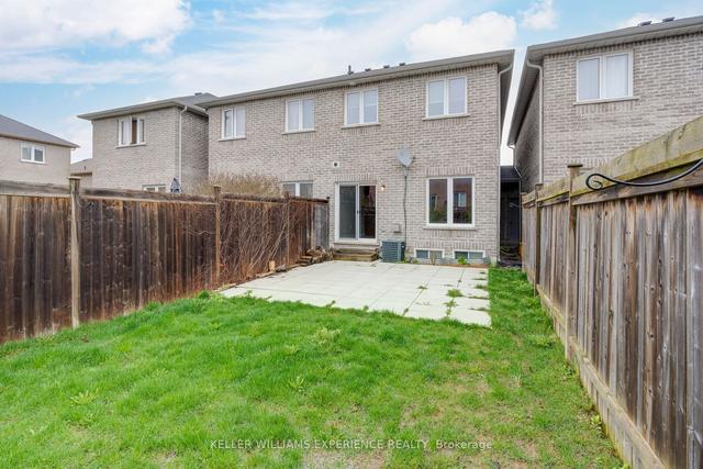 33 Arch Brown Crt, House attached with 3 bedrooms, 3 bathrooms and 3 parking in Barrie ON | Image 29