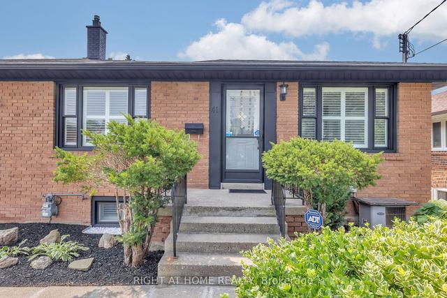41 Beckett Ave E, House detached with 6 bedrooms, 4 bathrooms and 5 parking in Toronto ON | Image 1