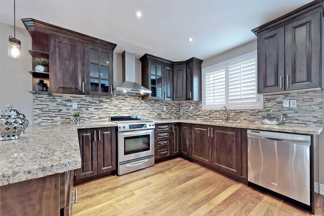crt - 2262 Springfield Crt, House detached with 3 bedrooms, 3 bathrooms and 4 parking in Mississauga ON | Image 4