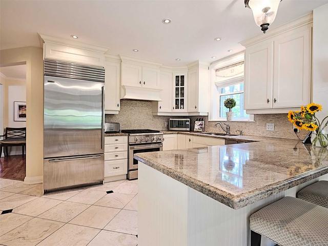 51 White Oak Blvd, House detached with 4 bedrooms, 6 bathrooms and 5 parking in Toronto ON | Image 2