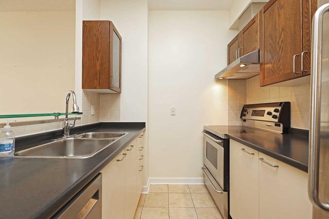 820 - 438 Richmond St W, Condo with 1 bedrooms, 1 bathrooms and 1 parking in Toronto ON | Image 2