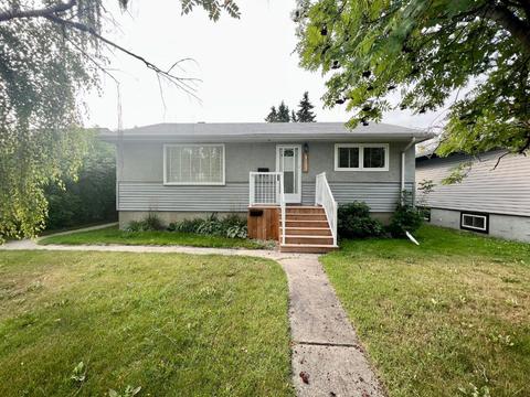 4333 35 Street, House detached with 4 bedrooms, 2 bathrooms and 3 parking in Red Deer AB | Card Image