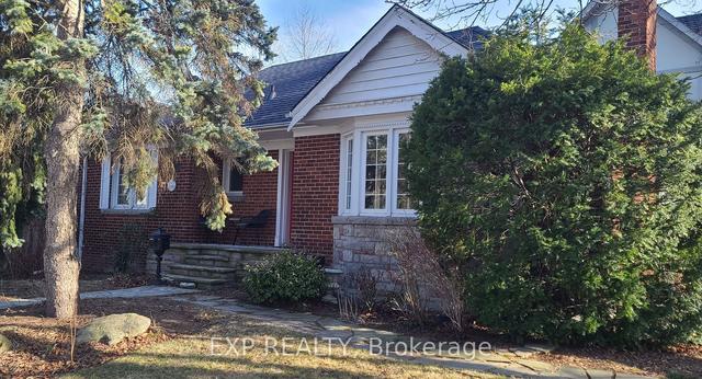 25 Mcclinchy Ave, House detached with 2 bedrooms, 2 bathrooms and 3 parking in Toronto ON | Image 1