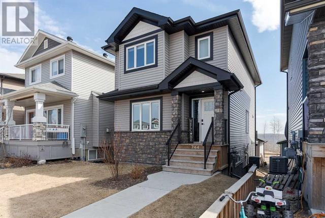 744 Athabasca Avenue, House detached with 4 bedrooms, 3 bathrooms and 3 parking in Wood Buffalo AB | Image 2