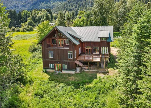 6338 Slocan River Road, House detached with 3 bedrooms, 3 bathrooms and 8 parking in Central Kootenay H BC | Card Image