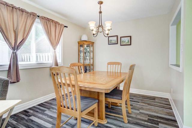 14 Jasmine Sq, House attached with 3 bedrooms, 2 bathrooms and 2 parking in Brampton ON | Image 3