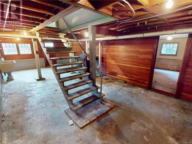 Basement Stairs to Main Level | Image 47