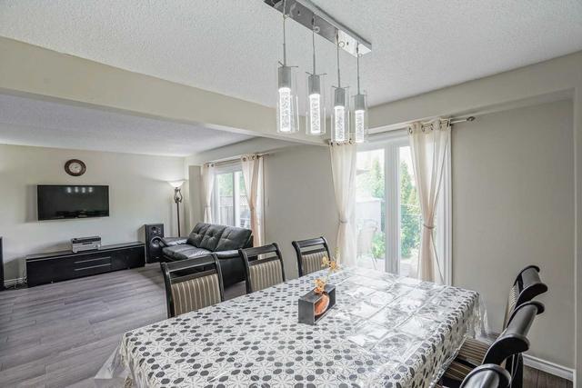 29 Junewood Cres, House detached with 4 bedrooms, 3 bathrooms and 3 parking in Brampton ON | Image 3