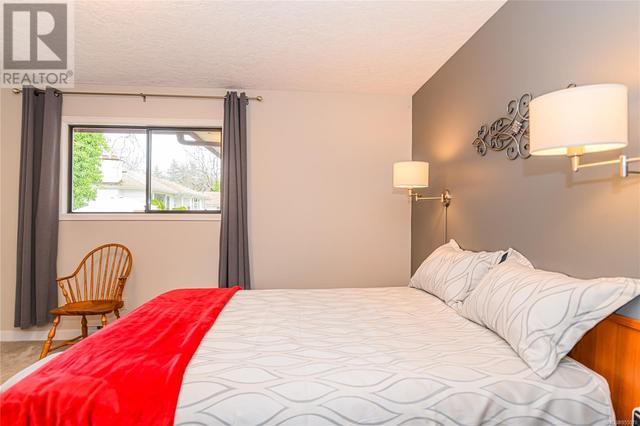 1526 Mt. Douglas Cross Rd, House detached with 2 bedrooms, 2 bathrooms and 2 parking in Saanich BC | Image 18