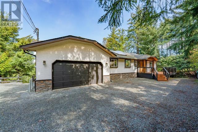 8170 Southwind Dr, House detached with 4 bedrooms, 3 bathrooms and 5 parking in Lantzville BC | Image 2