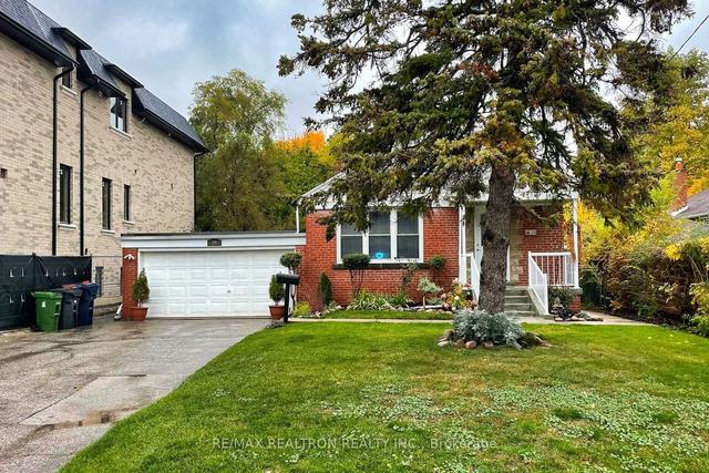 upper - 28 Irvington Cres, House detached with 3 bedrooms, 1 bathrooms and 2 parking in Toronto ON | Image 23