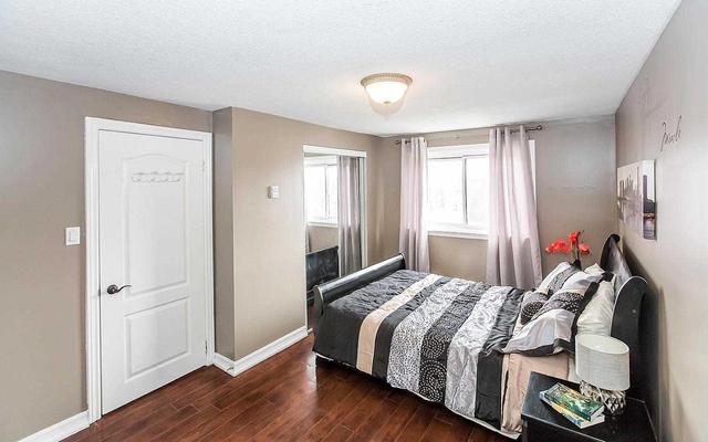 81 Darras Crt, Townhouse with 3 bedrooms, 2 bathrooms and 2 parking in Brampton ON | Image 17