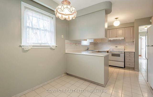 106 Wellesworth Dr, House detached with 3 bedrooms, 2 bathrooms and 3 parking in Toronto ON | Image 5