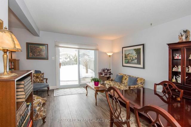 23 Homer Sq, House detached with 3 bedrooms, 1 bathrooms and 2 parking in Brampton ON | Image 3