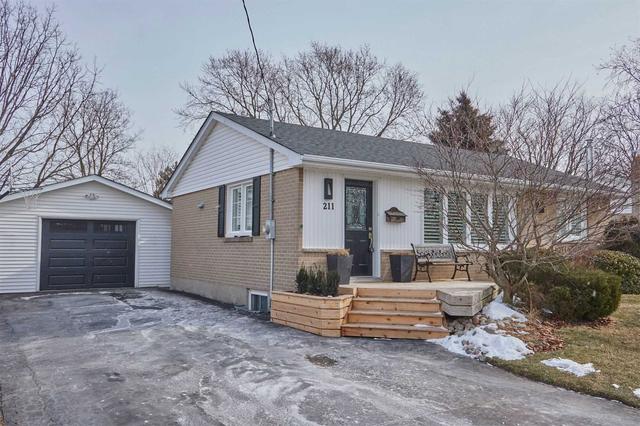 211 Lee Ave, House detached with 2 bedrooms, 2 bathrooms and 6 parking in Whitby ON | Image 23