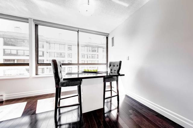 807 - 280 Simcoe St, Condo with 2 bedrooms, 2 bathrooms and 1 parking in Toronto ON | Image 20