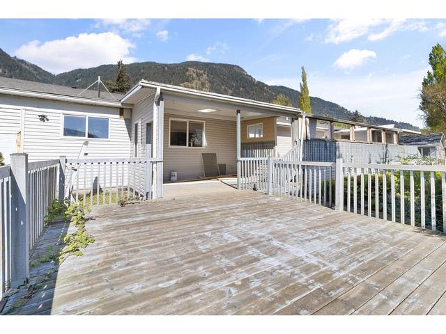 40160 South Parallel Road, House detached with 3 bedrooms, 3 bathrooms and 20 parking in Abbotsford BC | Image 34