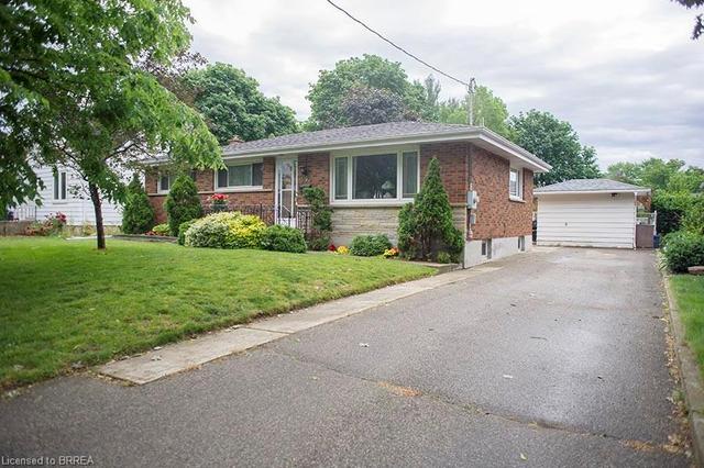 12 Evelyn Street, House detached with 3 bedrooms, 1 bathrooms and null parking in Brantford ON | Image 3