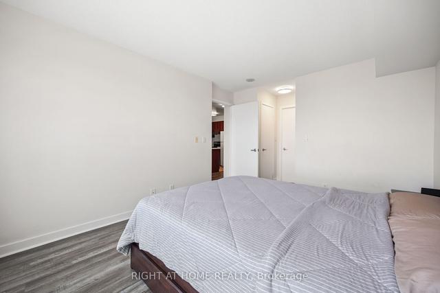 2507 - 36 Lee Centre Dr, Condo with 2 bedrooms, 2 bathrooms and 1 parking in Toronto ON | Image 17