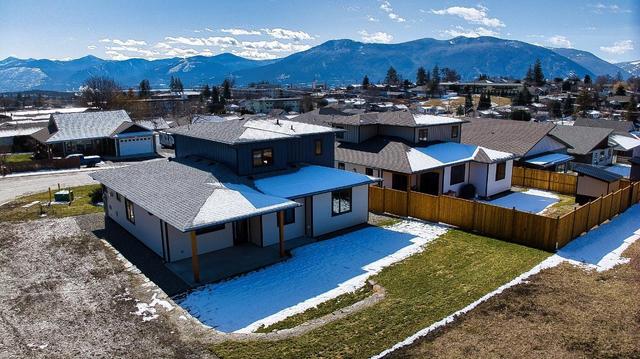 1728 Murdoch Street, House detached with 4 bedrooms, 3 bathrooms and null parking in Creston BC | Image 34