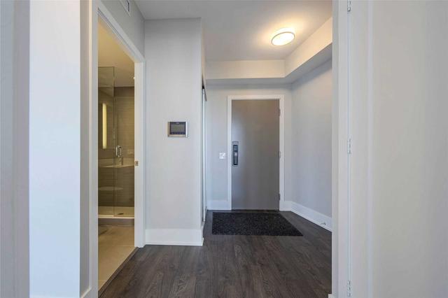 5705 - 10 York St, Condo with 2 bedrooms, 2 bathrooms and 1 parking in Toronto ON | Image 7