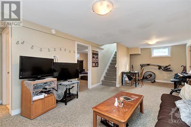 1266 Randall Avenue, House detached with 5 bedrooms, 2 bathrooms and 7 parking in Ottawa ON | Image 17