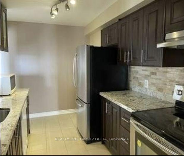 2418 - 35 Trailwood Dr, Condo with 2 bedrooms, 2 bathrooms and 2 parking in Mississauga ON | Image 3