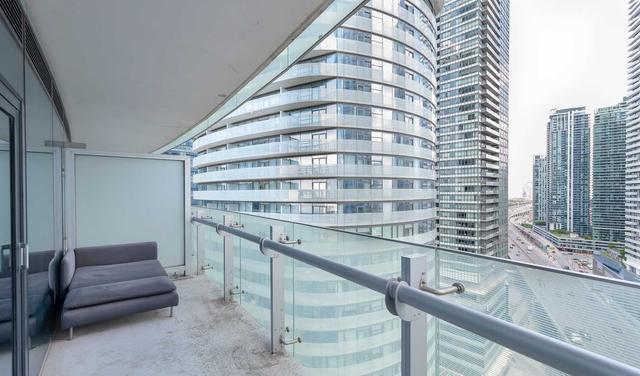 2001 - 12 York St, Condo with 1 bedrooms, 1 bathrooms and 0 parking in Toronto ON | Image 5