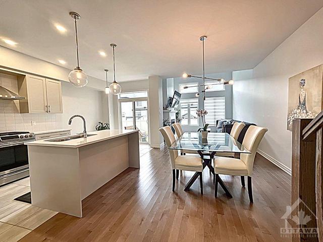 699 Cairn Crescent, Townhouse with 3 bedrooms, 3 bathrooms and 3 parking in Ottawa ON | Image 4